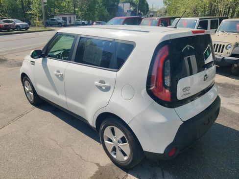 Used 2016 Kia Soul w/ Convenience Package FWD image 4