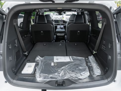 New 2026 INFINITI QX80 4WD w/ Sport Exterior Package image 32