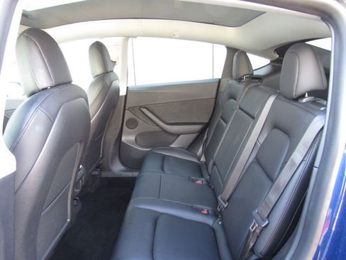 Used 2022 Tesla Model Y Long Range AWD/4WD image 15