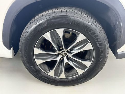Used 2020 Toyota Highlander XLE FWD image 33