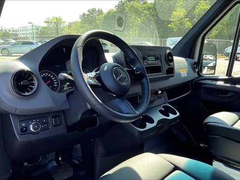 New 2025 Mercedes-Benz Sprinter 2500 image 9