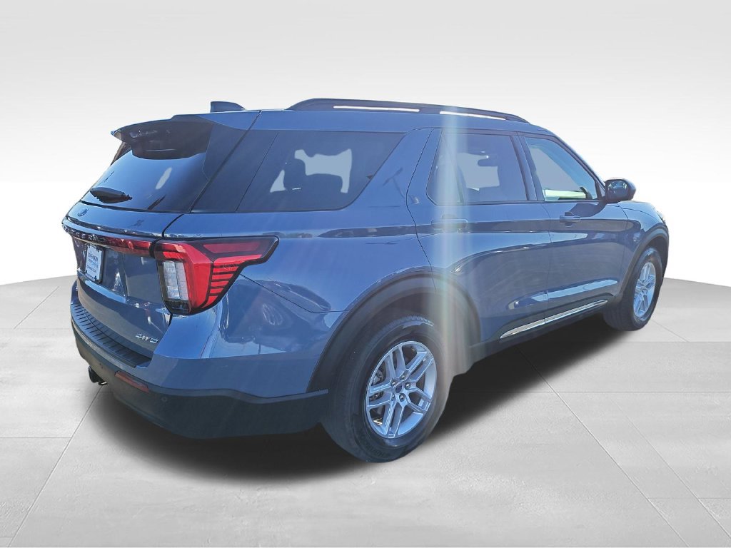 Used 2025 Ford Explorer Active AWD/4WD image 5