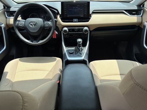 Used 2021 Toyota RAV4 LE AWD/4WD image 4
