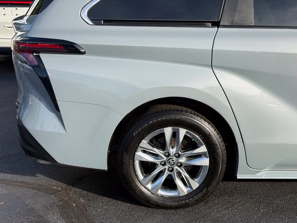 Certified 2023 Toyota Sienna XLE Woodland Edition AWD/4WD image 9