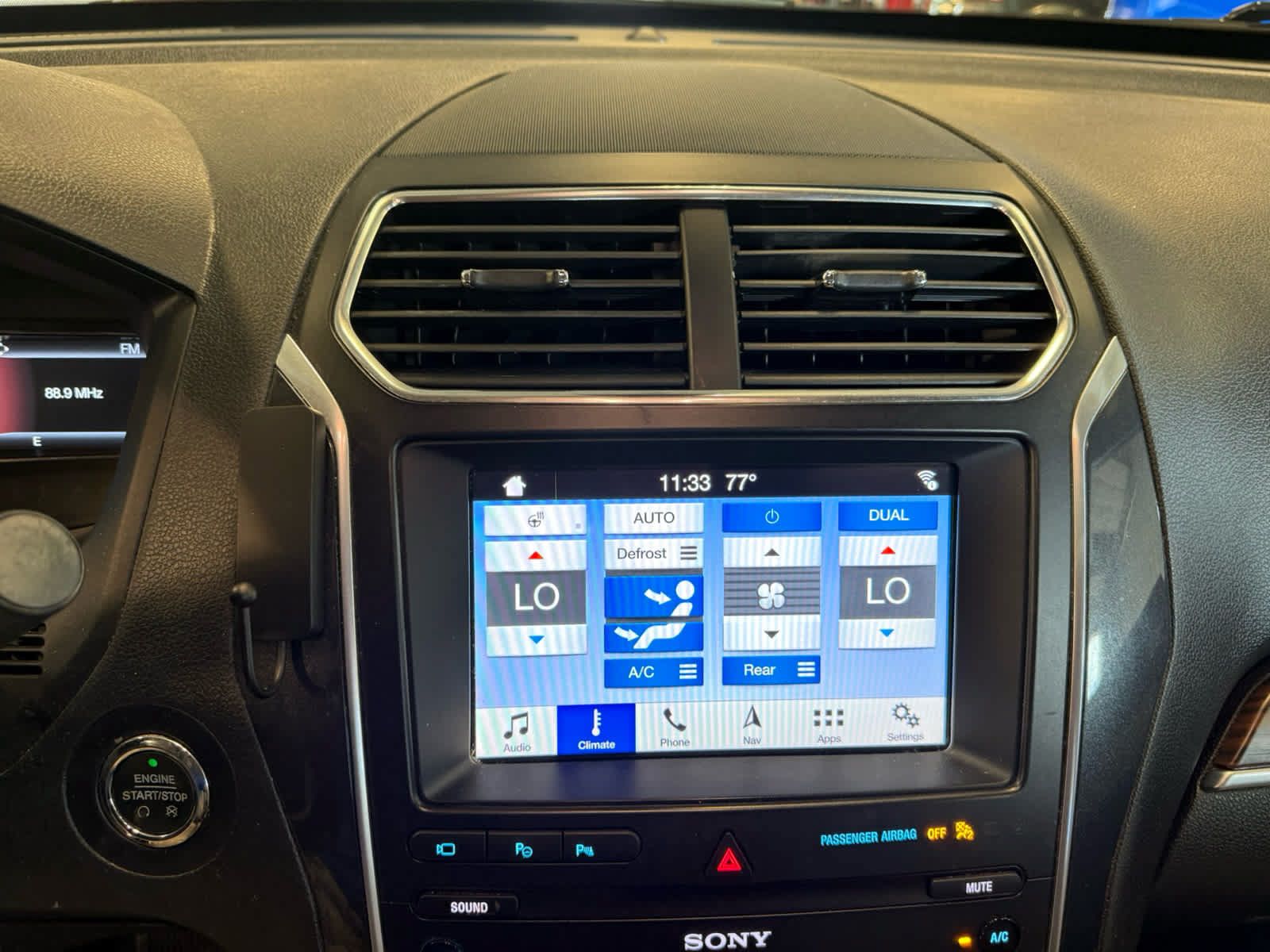 Used 2019 Ford Explorer Limited w/ Limited Luxury Package AWD/4WD image 16