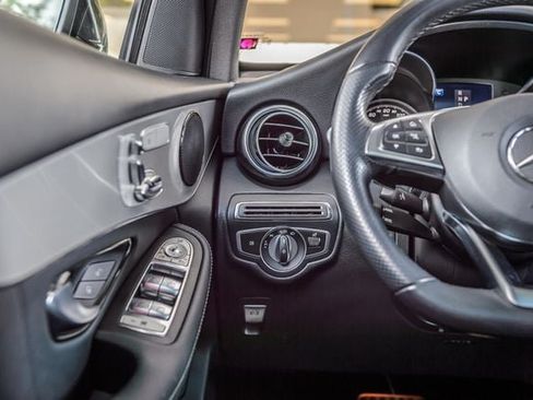 Used 2019 Mercedes-Benz GLC 300 image 25