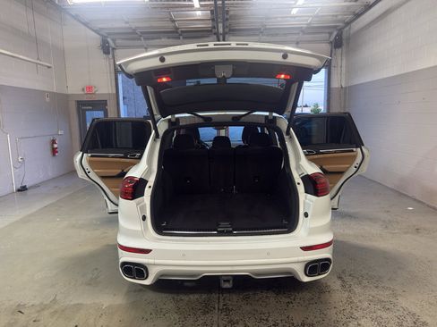 Used 2015 Porsche Cayenne Diesel AWD/4WD image 11