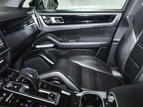 Used 2020 Porsche Cayenne E-Hybrid image 49