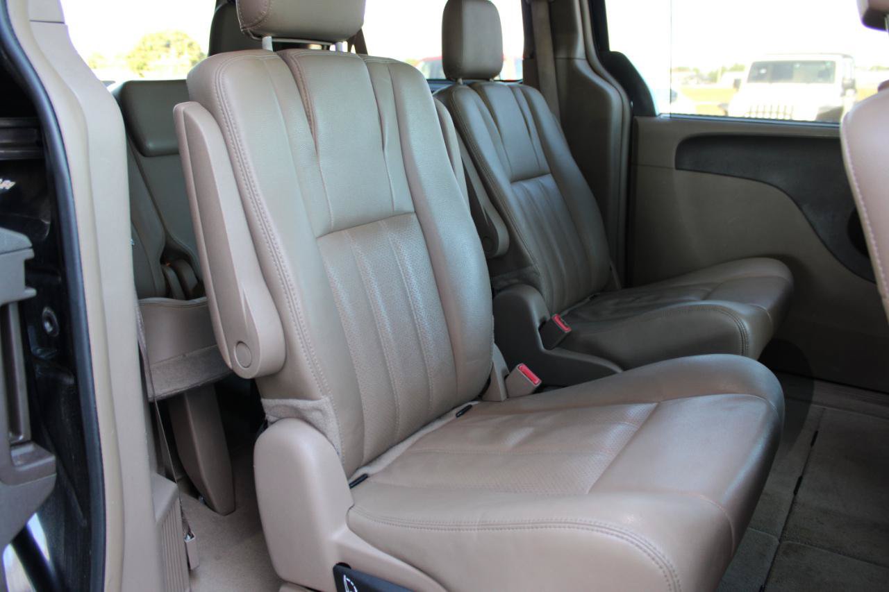 Used 2015 Chrysler Town & Country Touring-L w/ Driver Convenience Group FWD image 46