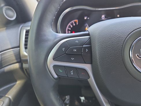 Used 2022 Jeep Grand Cherokee Laredo X image 17