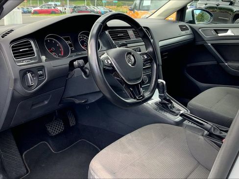 Used 2019 Volkswagen Golf SE image 13