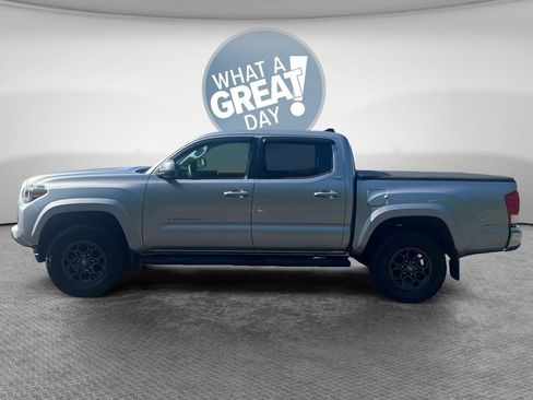 Used 2017 Toyota Tacoma SR5 w/ Tow Package AWD/4WD image 6