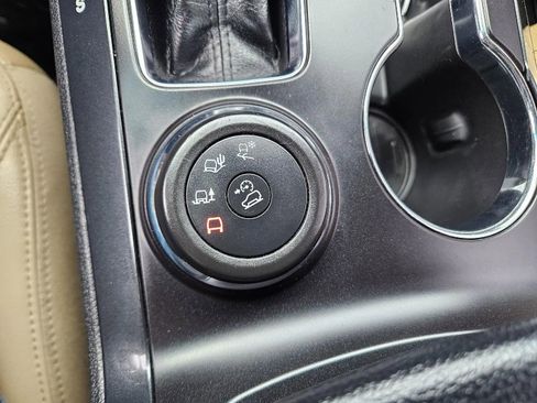 Used 2017 Ford Explorer XLT w/ Equipment Group 202A image 22