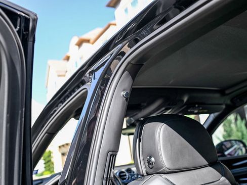 Used 2018 Bentley Bentayga image 56