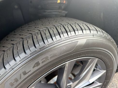 Certified 2023 Volkswagen Tiguan SE FWD image 29