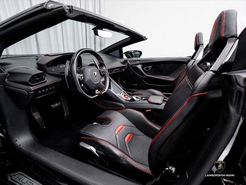 Used 2021 Lamborghini Huracan EVO RWD image 24