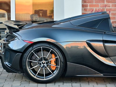 Used 2020 McLaren 600LT Spider RWD image 22