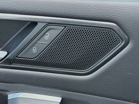 Used 2023 Volkswagen Tiguan SE image 22