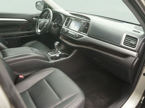 Used 2015 Toyota Highlander XLE FWD image 20