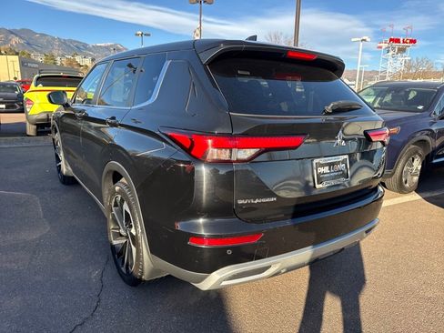 Used 2022 Mitsubishi Outlander SE image 16