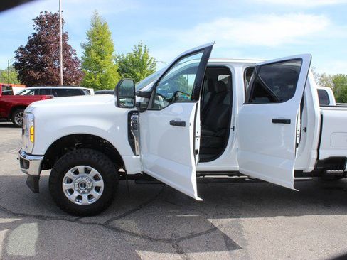 Used 2023 Ford F350 XLT AWD/4WD image 9