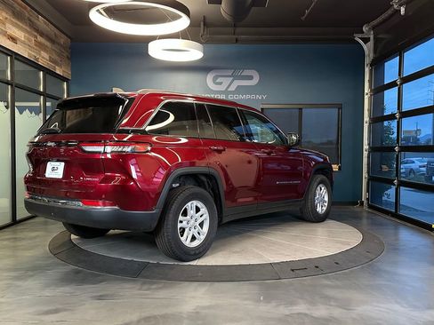 Used 2023 Jeep Grand Cherokee Laredo w/ Luxury Tech Group I AWD/4WD image 3