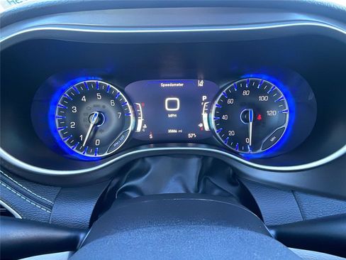 Used 2023 Chrysler Pacifica Touring-L image 22