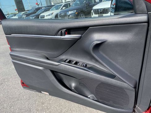 Used 2019 Toyota Camry LE FWD image 19