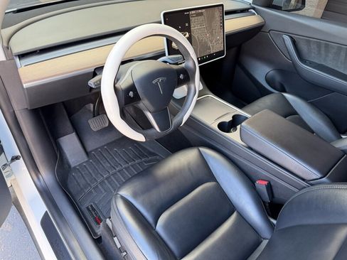 Used 2021 Tesla Model Y Long Range AWD/4WD image 2