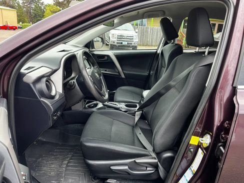 Used 2017 Toyota RAV4 LE w/ Preferred Accessory Package AWD/4WD image 9