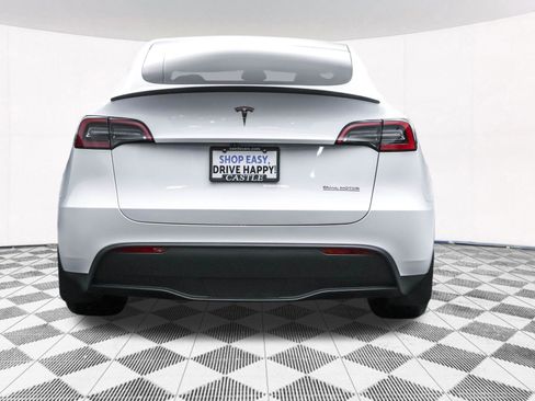 Used 2024 Tesla Model Y Performance image 36