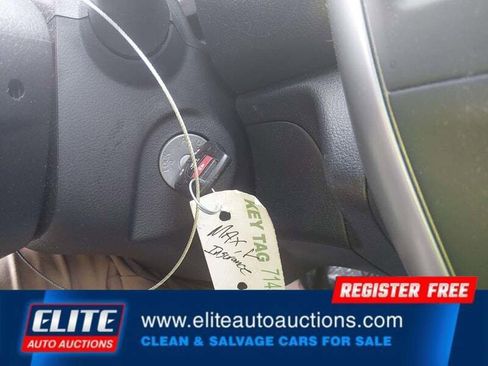 Used 2015 Nissan Versa SV image 22