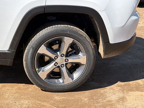 New 2026 Jeep Grand Cherokee Limited image 12