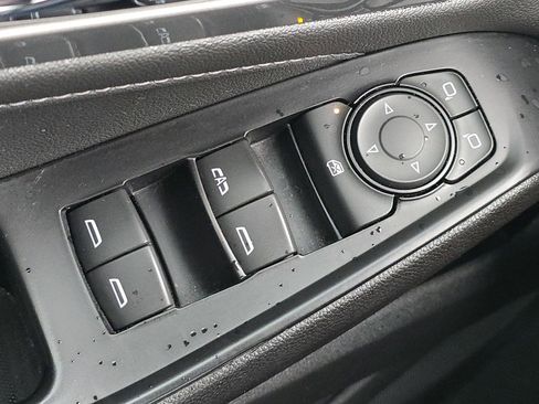 Used 2023 Chevrolet Traverse LT image 17