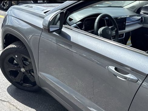 New 2025 Volkswagen Taos SEL image 25