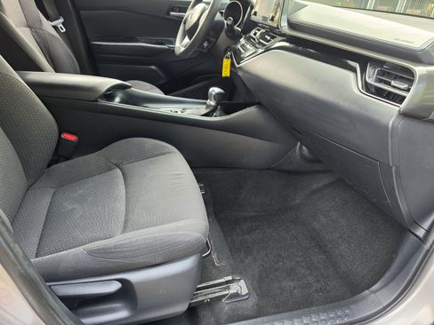 Used 2019 Toyota C-HR LE FWD image 11
