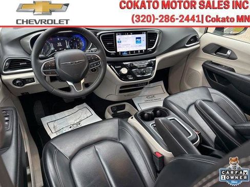 Used 2023 Chrysler Pacifica Touring-L FWD image 18