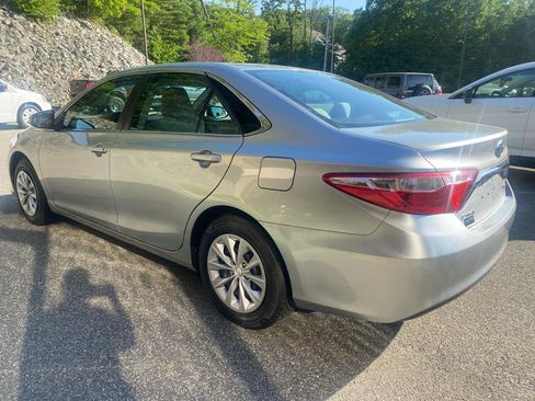 Used 2017 Toyota Camry LE FWD image 3