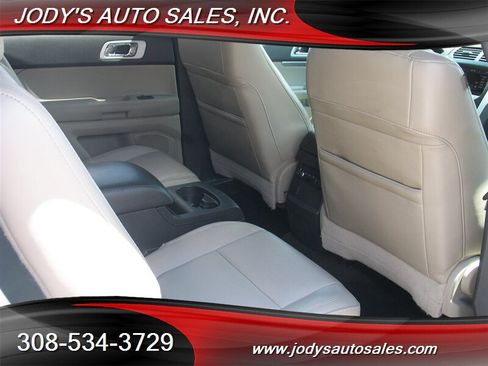 Used 2013 Ford Explorer XLT AWD/4WD image 22