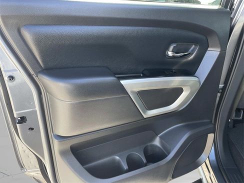 Used 2024 Nissan Titan SV w/ SV Convenience Package image 11