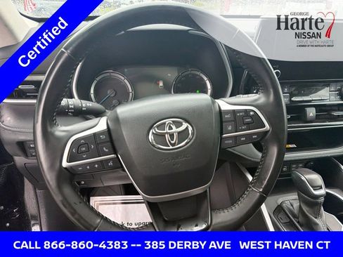 Used 2024 Toyota Highlander XLE AWD/4WD image 12