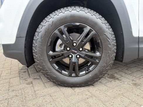 Used 2023 GMC Terrain AT4 AWD/4WD image 10
