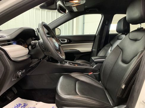 Used 2025 Jeep Compass Limited AWD/4WD image 4