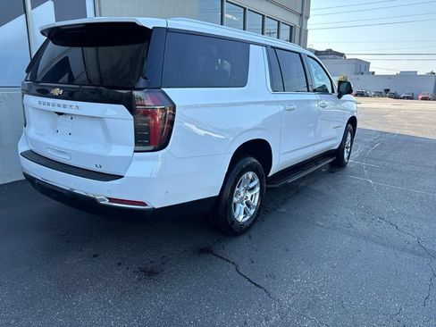 Used 2025 Chevrolet Suburban LT AWD/4WD image 3