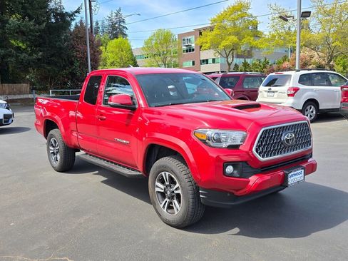 Used 2019 Toyota Tacoma TRD Sport w/ Technology Package AWD/4WD image 12
