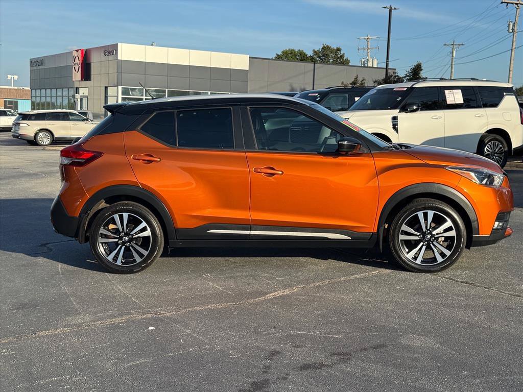 Used 2019 Nissan Kicks SR w/ SR Premium Package FWD image 2