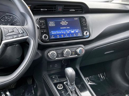 Used 2023 Nissan Kicks SV image 9