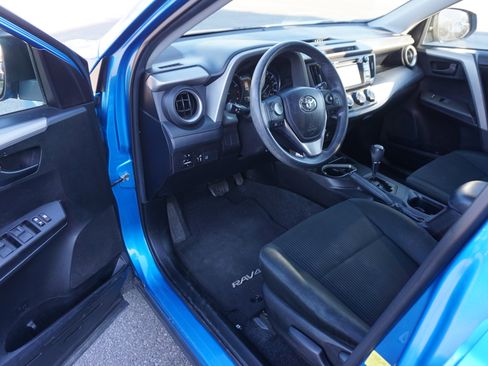 Used 2018 Toyota RAV4 LE image 7