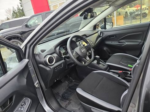 Used 2025 Nissan Versa S w/ Trunk Package image 18