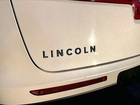 Used 2013 Lincoln MKT AWD image 8